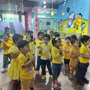 Children explore yellow-themed objects and crafts at BrainBunny Juniors Gurugram
