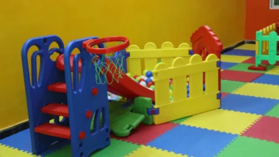 kids-playing-outdoor-games