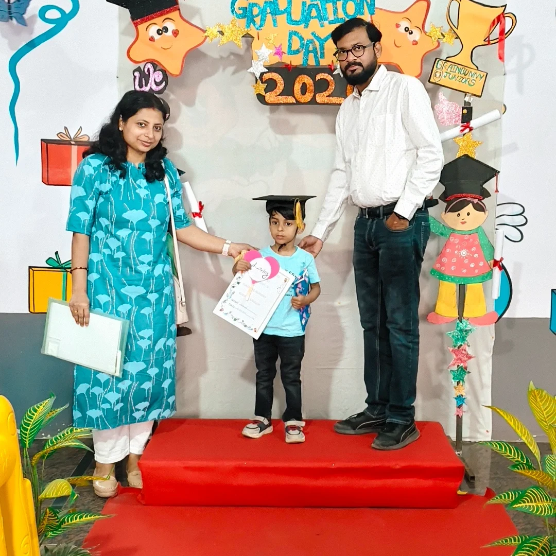 tiny-graduates-award-ceremony